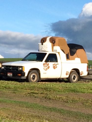 We were getting ready to leave, the next morning, when I noticed yet another Beagle dog at the Dog Bark Park Inn….